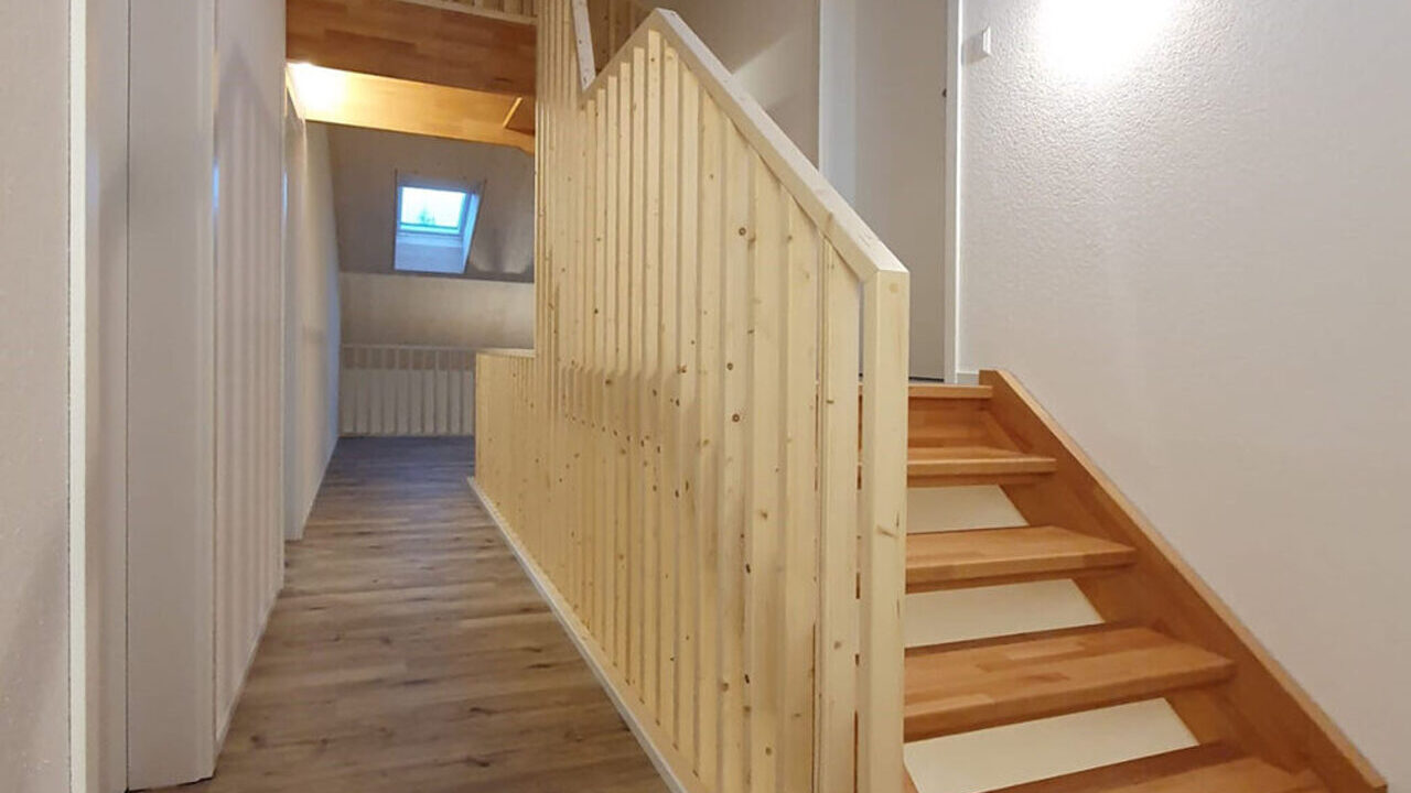 Treppe mit Galerie in Bauernhaus Slide 3
