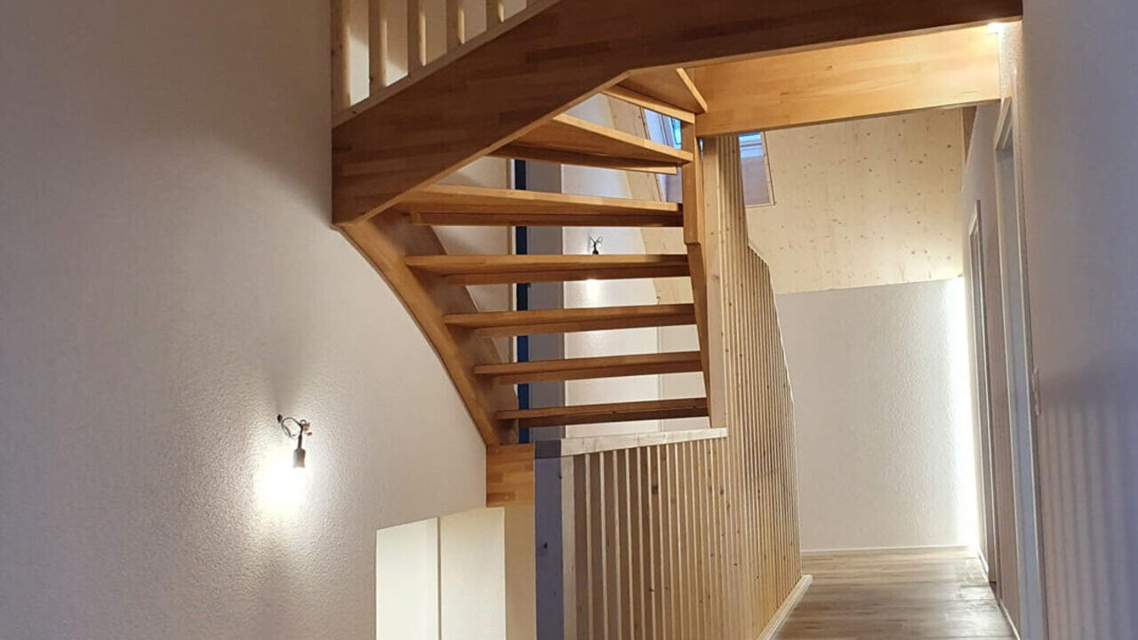 Treppe mit Galerie in Bauernhaus Slide 4