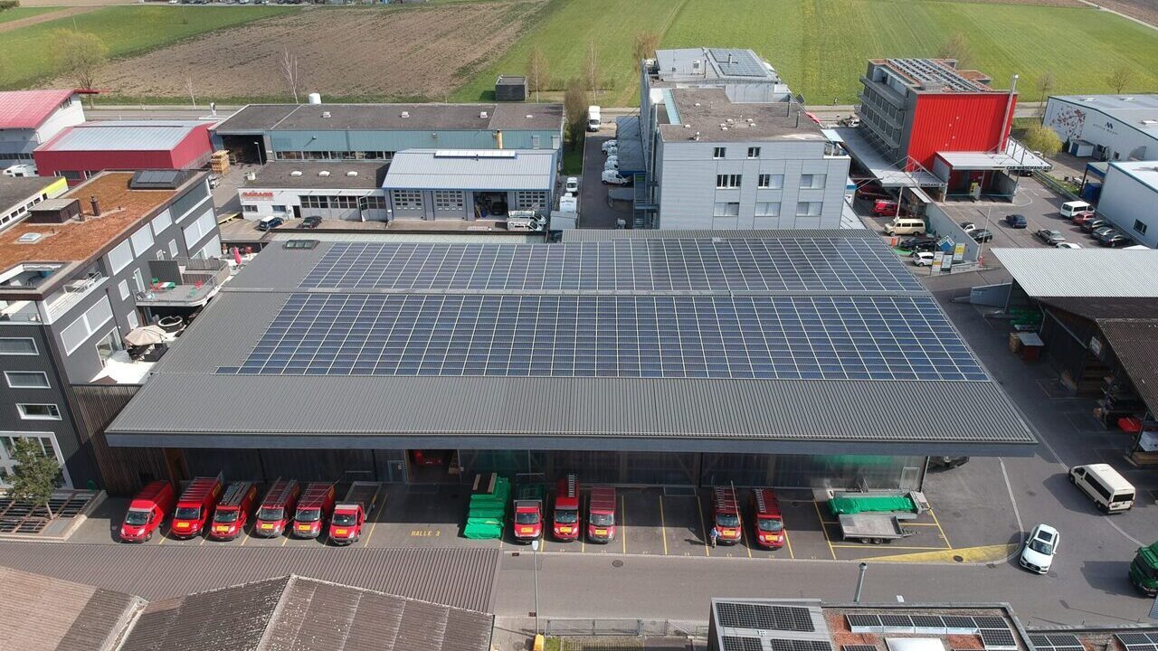 Photovoltaik-Anlage auf der Produktionshalle Moser Holzbau AG, Gossau/ZH