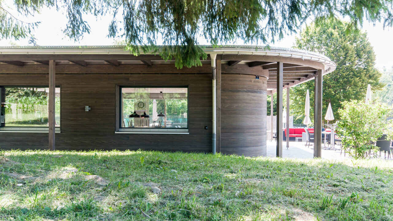 Tennishaus in Zumikon Slide 1