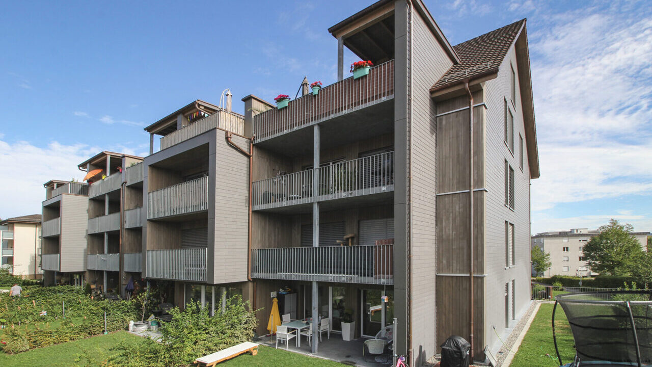 Mehrfamilienhaus in Grüningen Slide 1