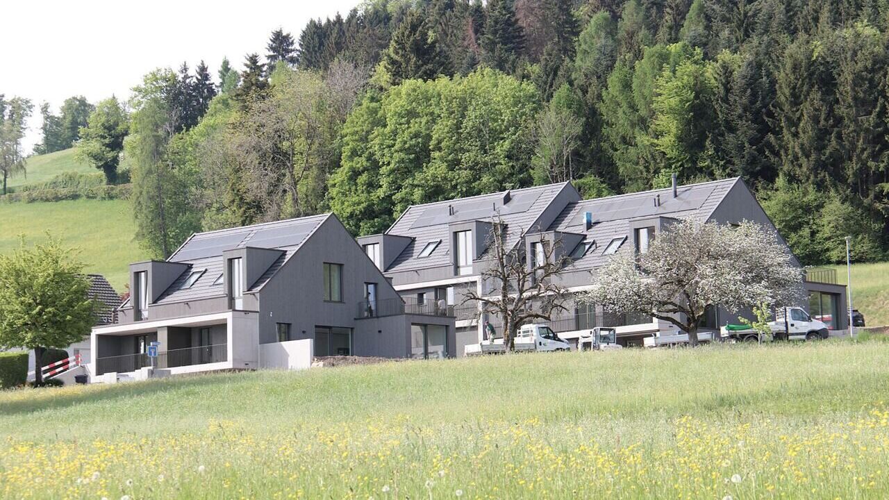 Mehr- und Doppelhäuser in Egg Slide 1