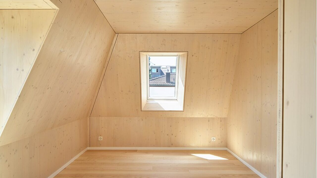 Dachaufstockung mit begehbarer Dachterrasse in Zürich Slide 3