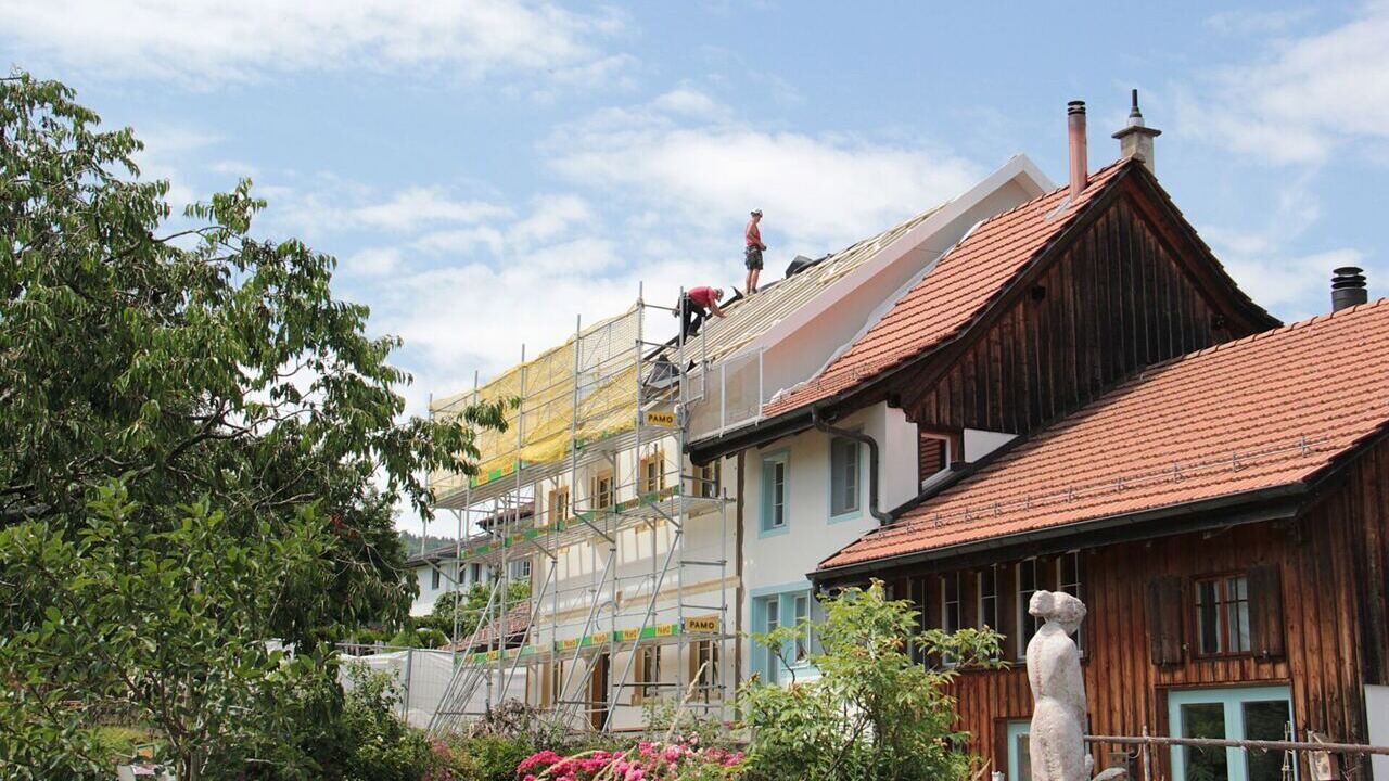 Aufrichten Einfamilienhaus in Egg Slide 4