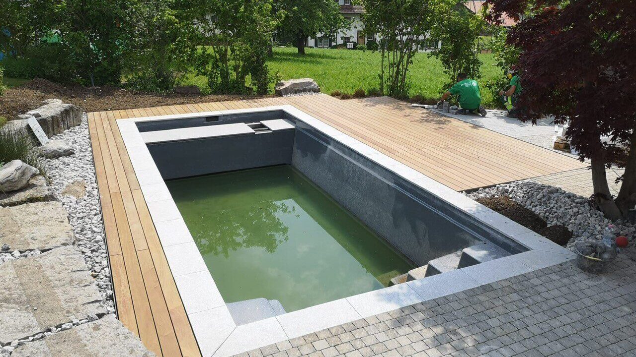 Poolumrandung in Gutenswil Slide 1