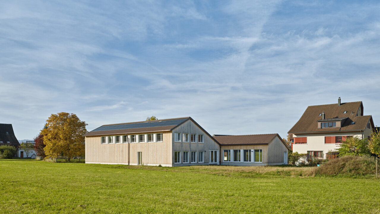 Vereinsgebäude in Gossau/ZH Slide 1