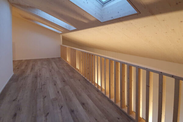 Treppe mit Galerie in Bauernhaus